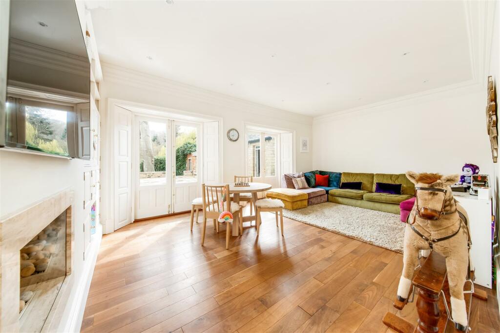 FAMILY ROOM/MUSIC ROOM