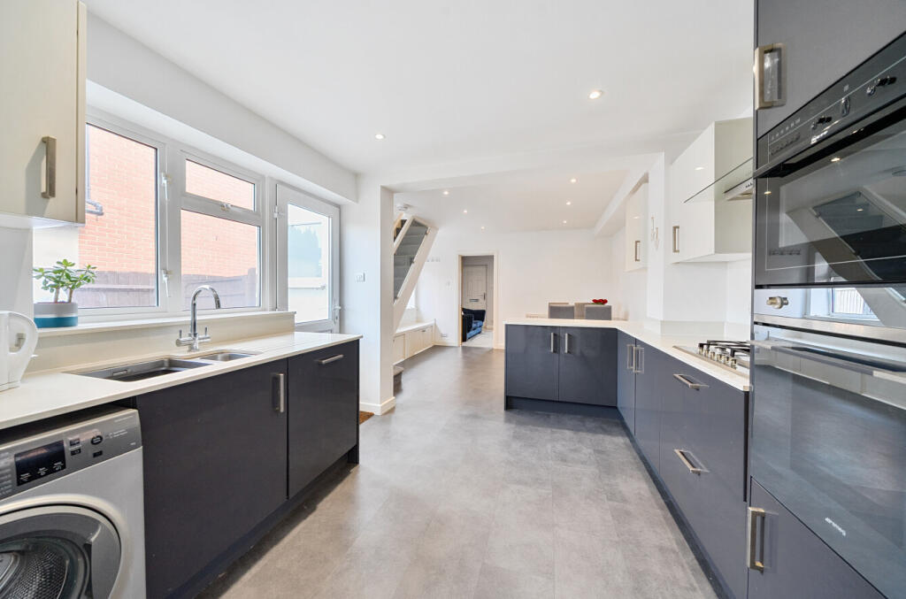 1295302-8-682c8fe...