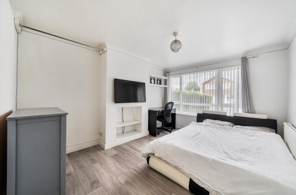 1340404-1-689dc76...