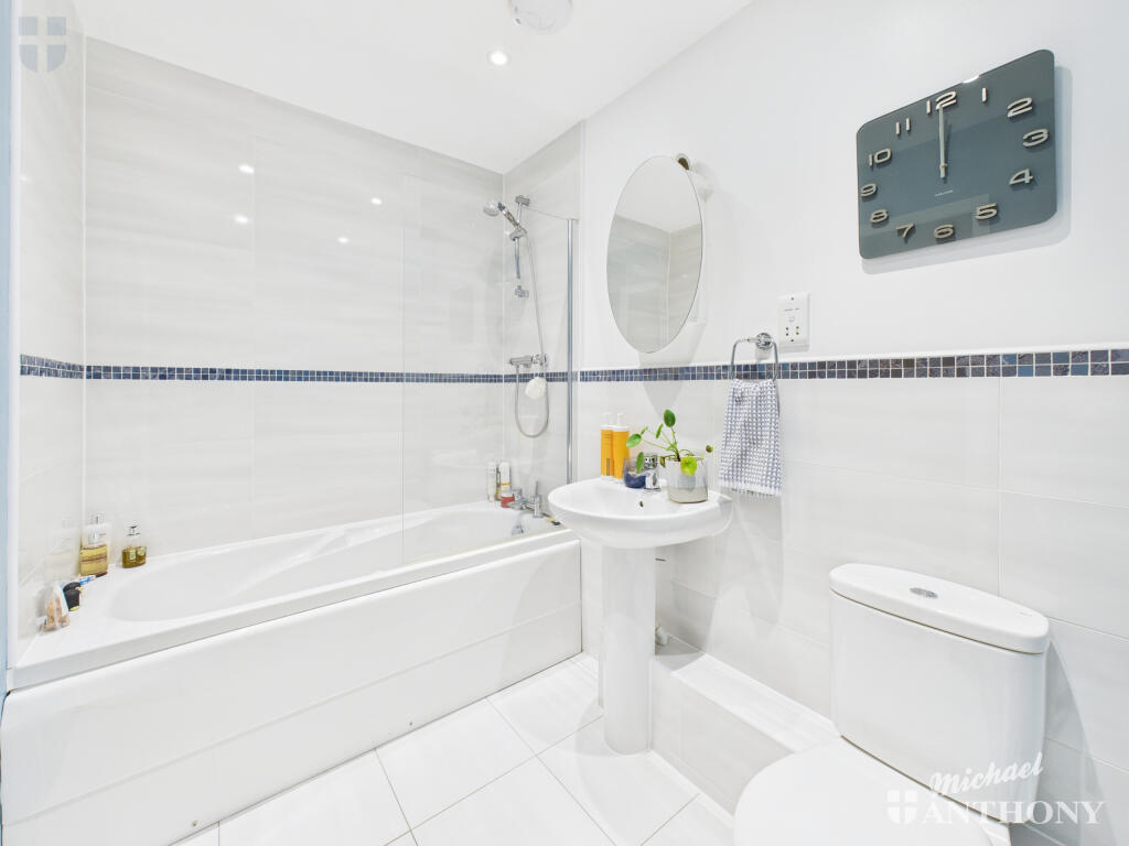 CAM03852G0-PR0403-STILL002