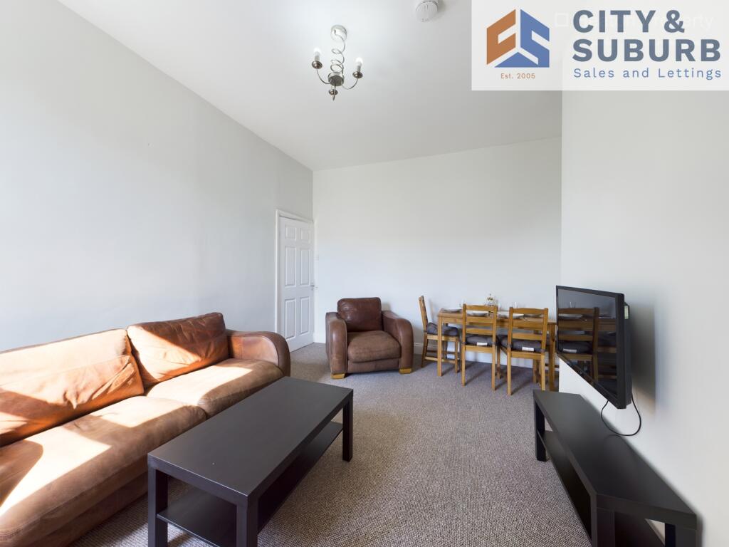 TR134 - LIVING  DINING