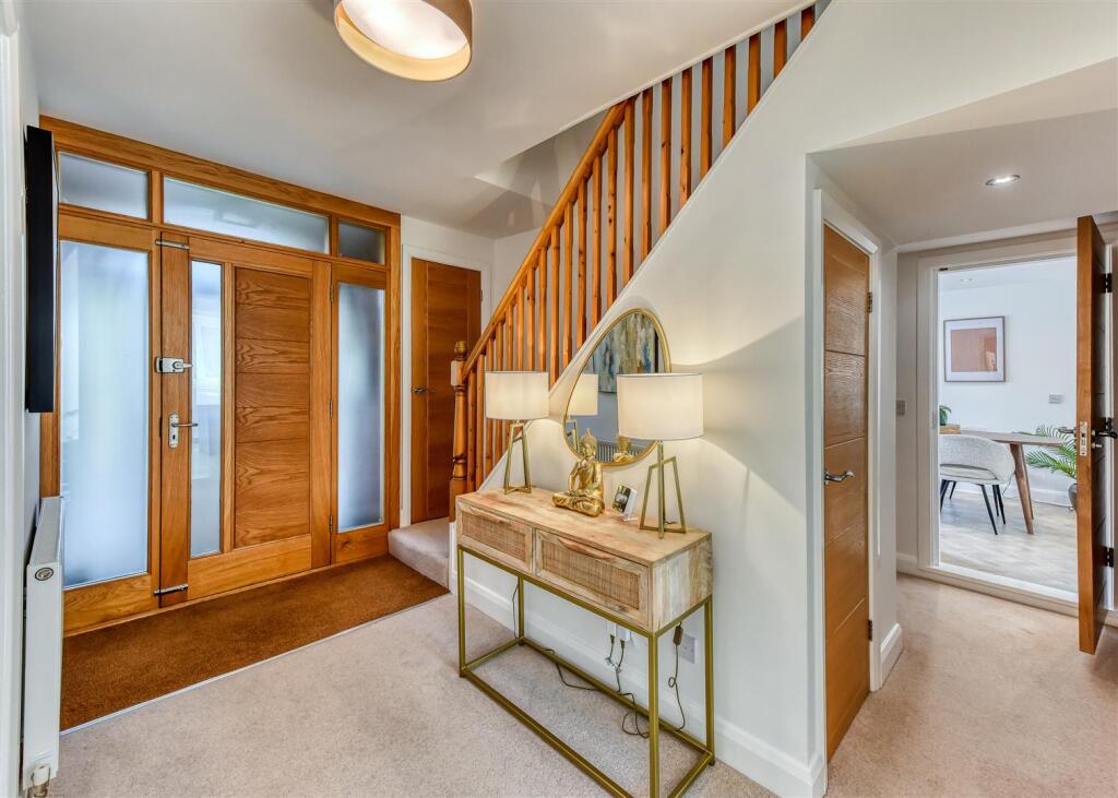5 Foley Avenue-hall1.jpg