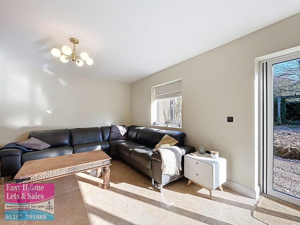 Kitchen/Living Ar...