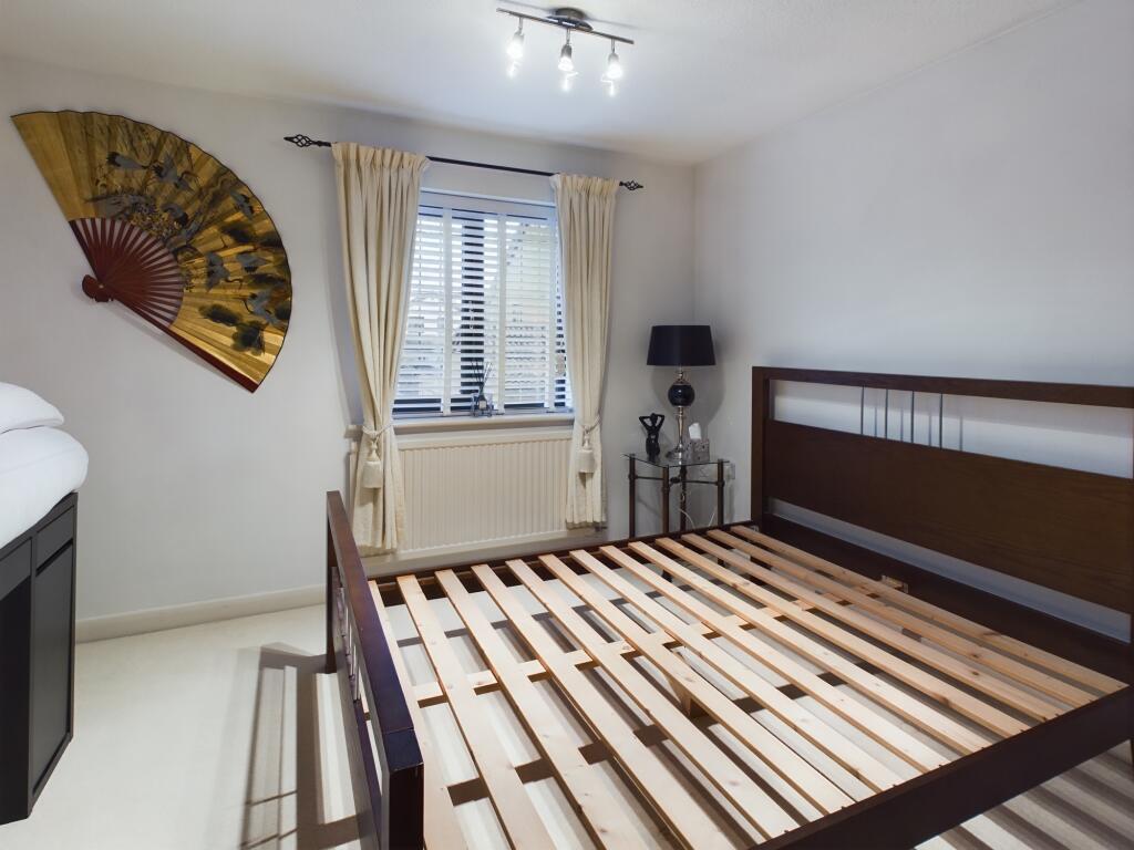 CAM02519G0-PR0203-STILL010