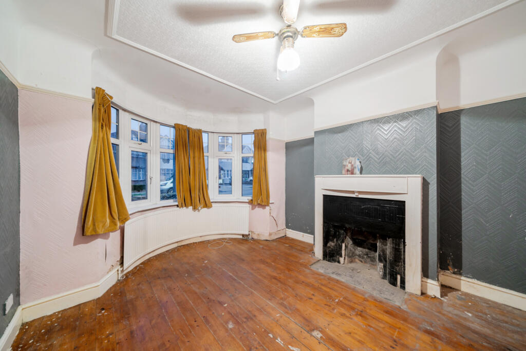 1376686-7-690cd79...