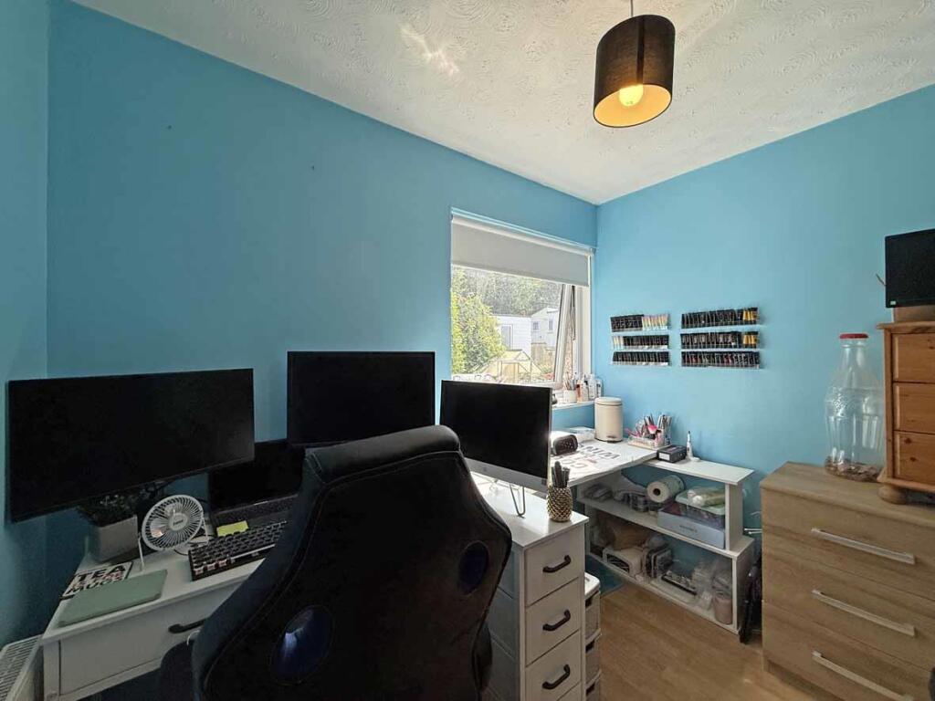 Humber Close 33 - Bed 3.jpg