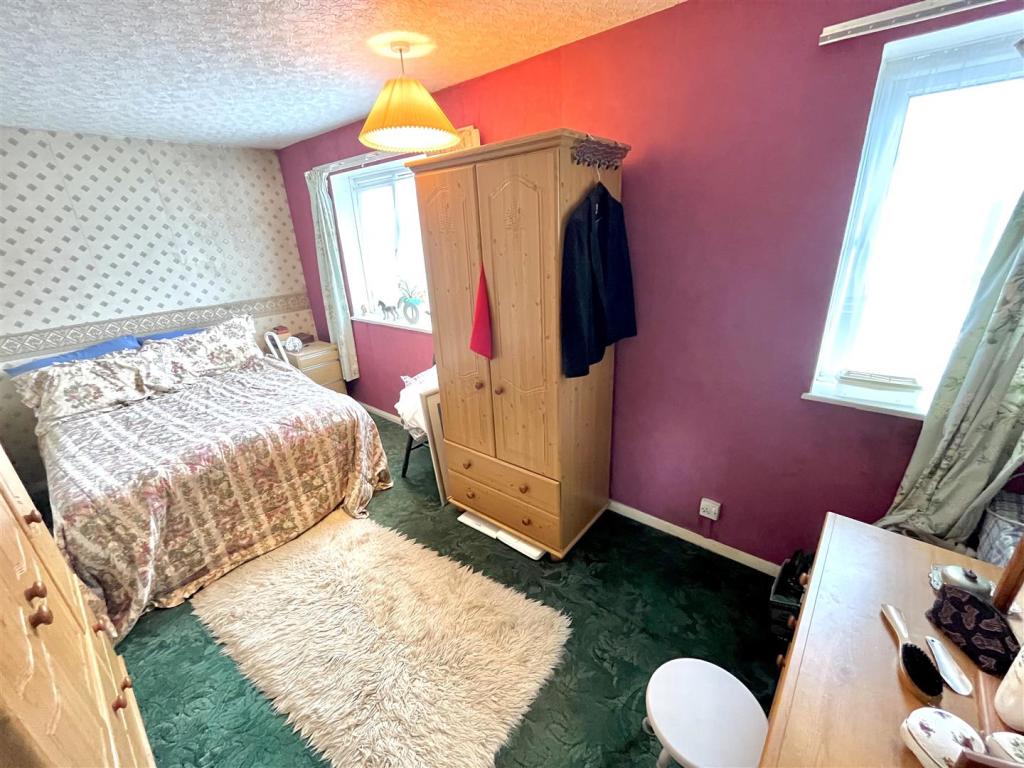 Bedroom 1.jpg