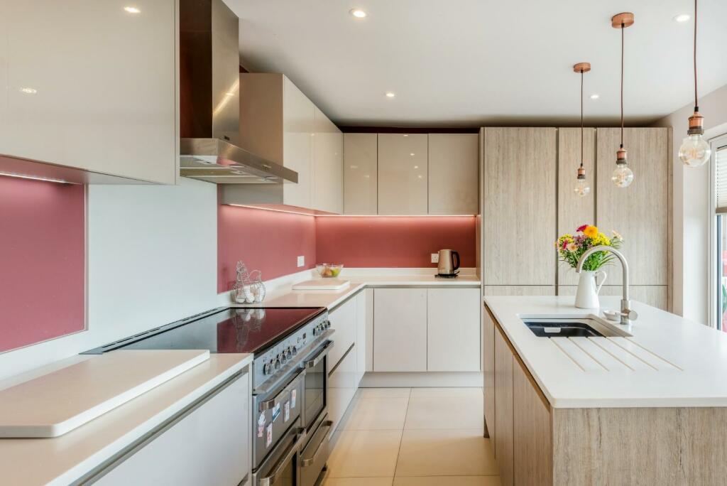 6 Hyldean Close -6.jpg