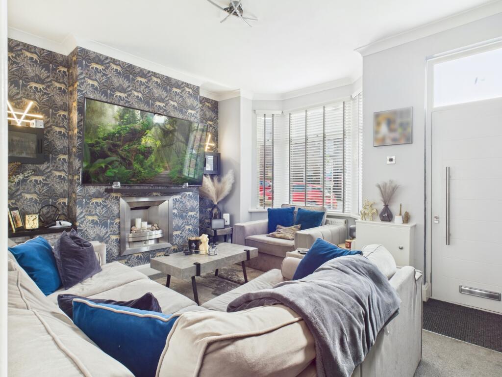 CAM03729G0-PR0146-STILL023