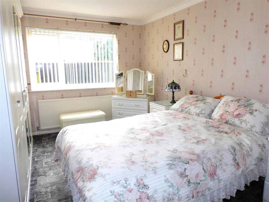 29 scalwell bed one.JPG