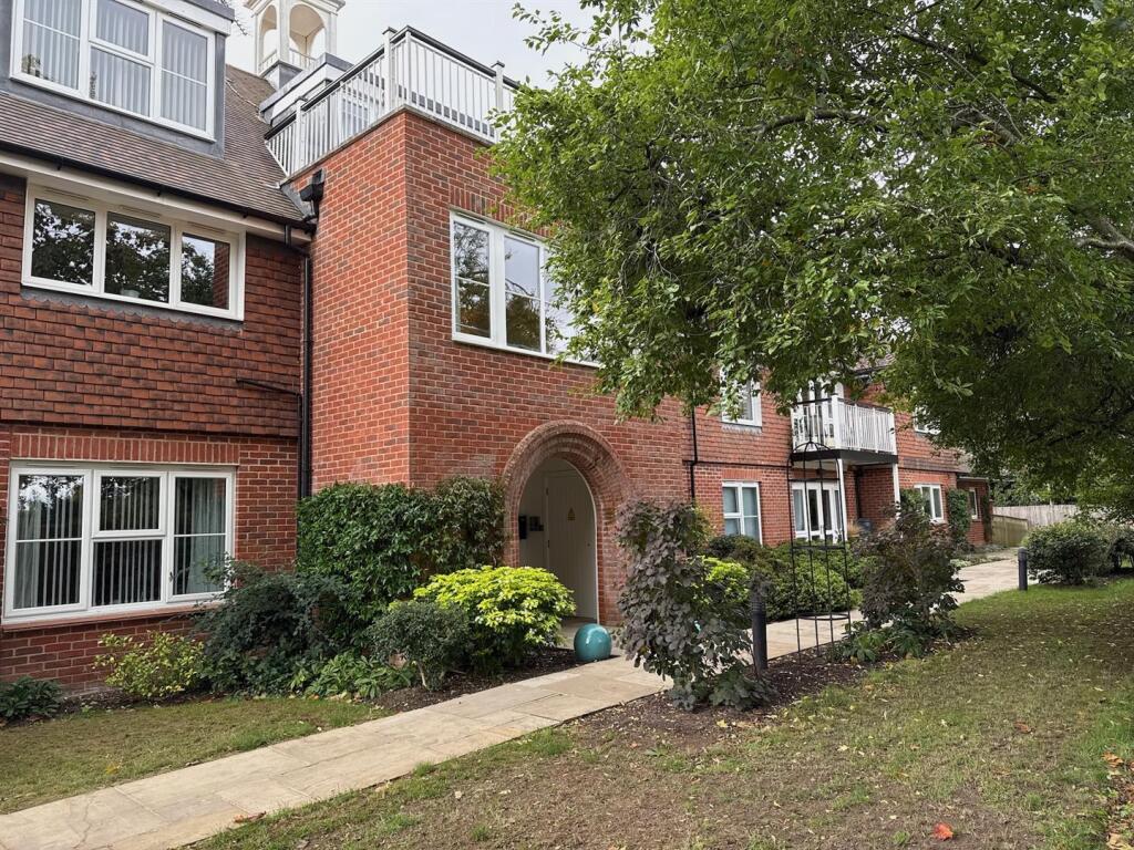 Lyefield Court, Emmer Green, Reading