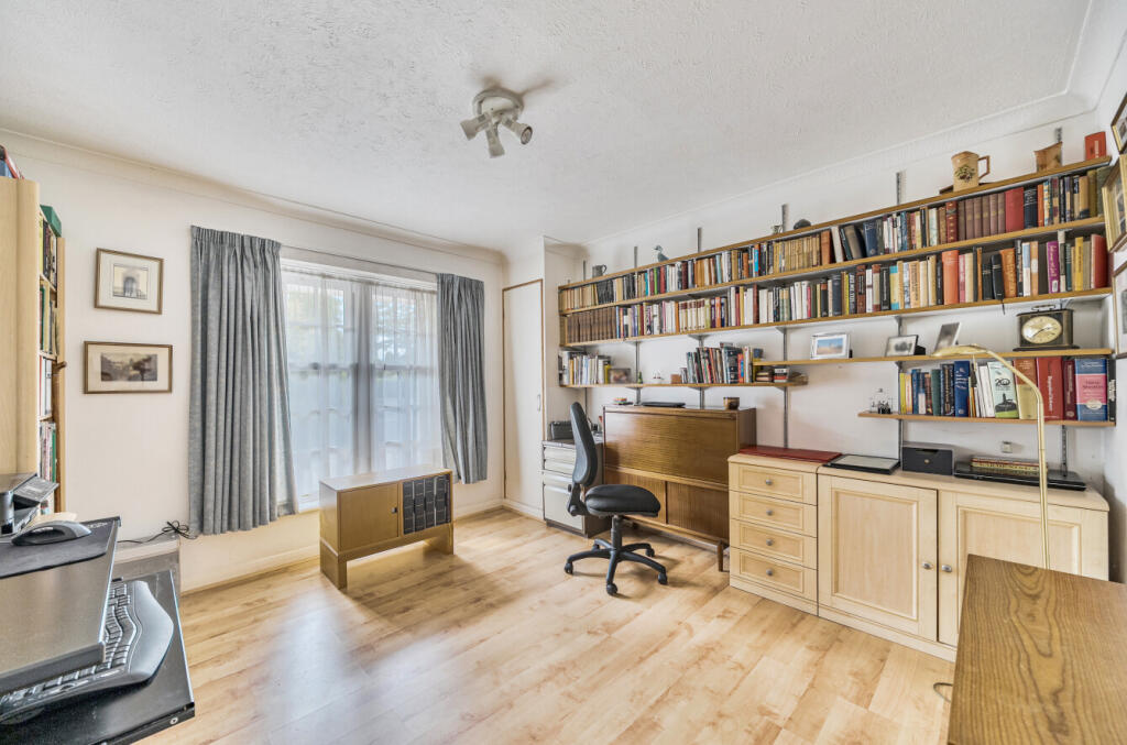 1350012-6-68c8286...