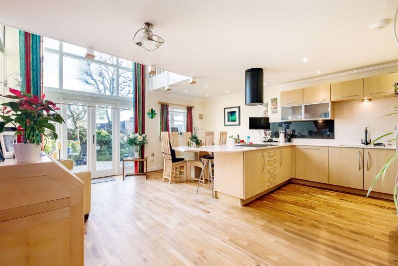 Kitchen/Breakfast Room