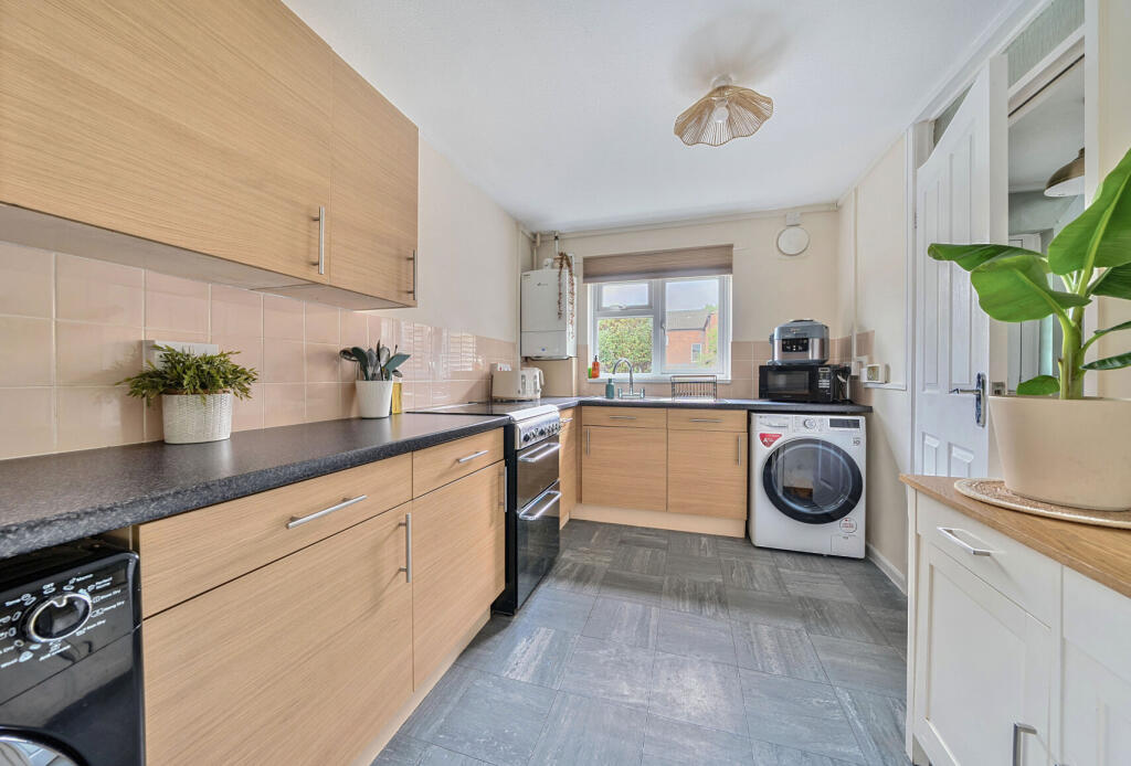 1300272-10-684822...