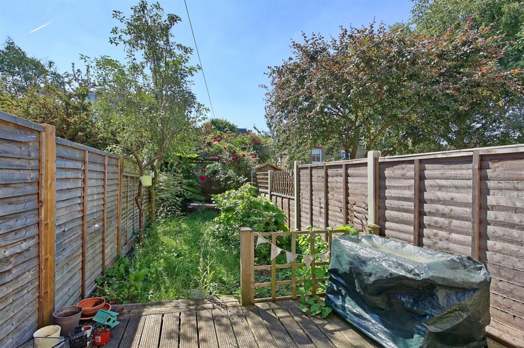 48_isis_street_gdn.jpg
