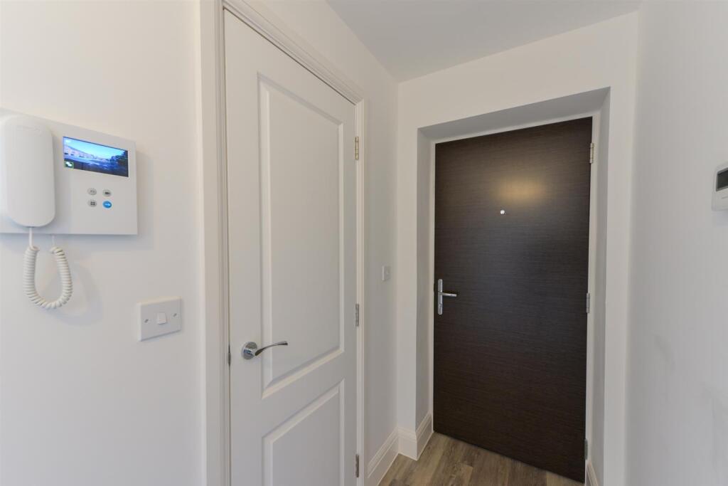 Flat 2 Dane Court9.jpg