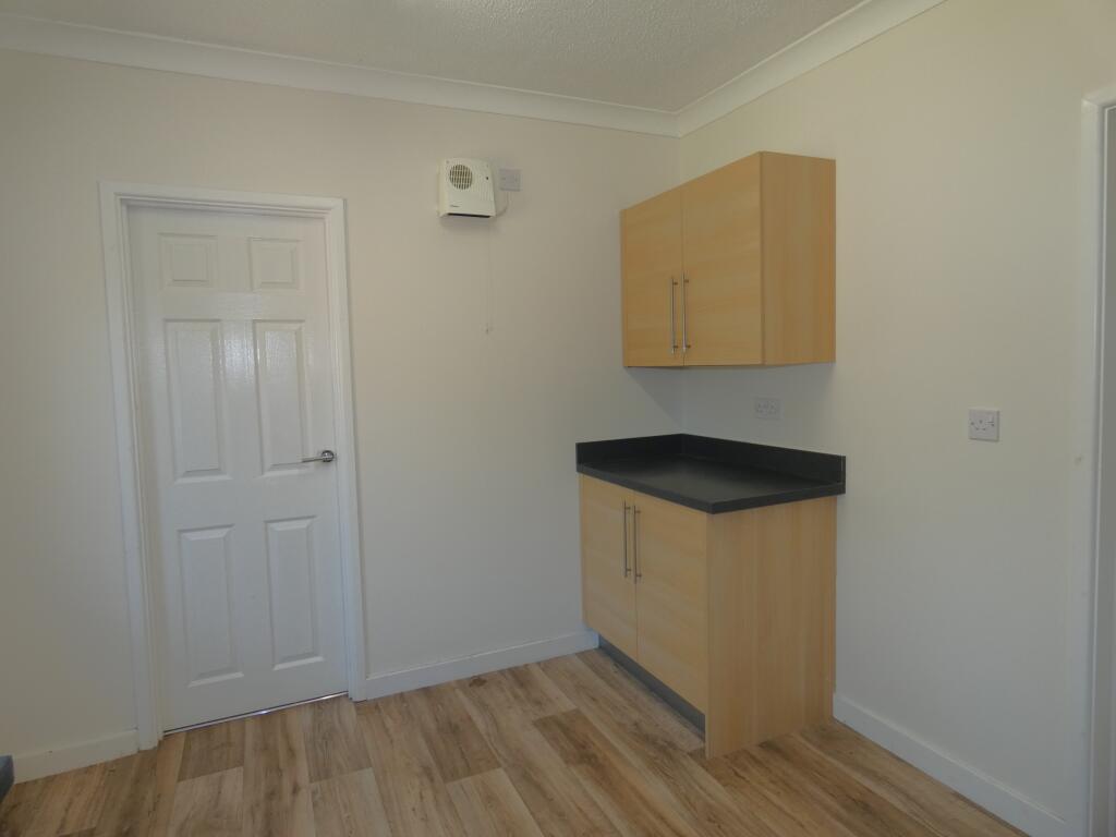 Pic 10 Kitchen 2.JPG