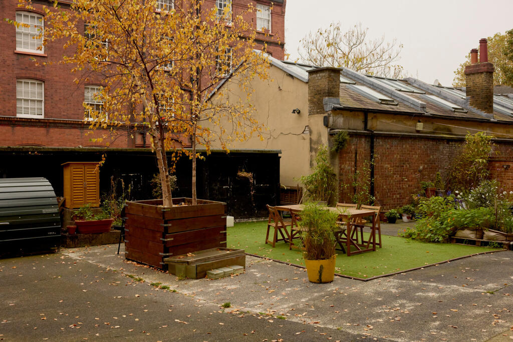 241189 - STEPNEY GREEN_HIRES_35.JPG