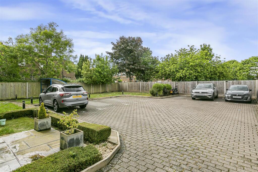 parking2 eaton H1_54356.jpg