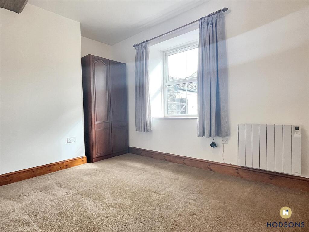 Bedroom 1.jpg