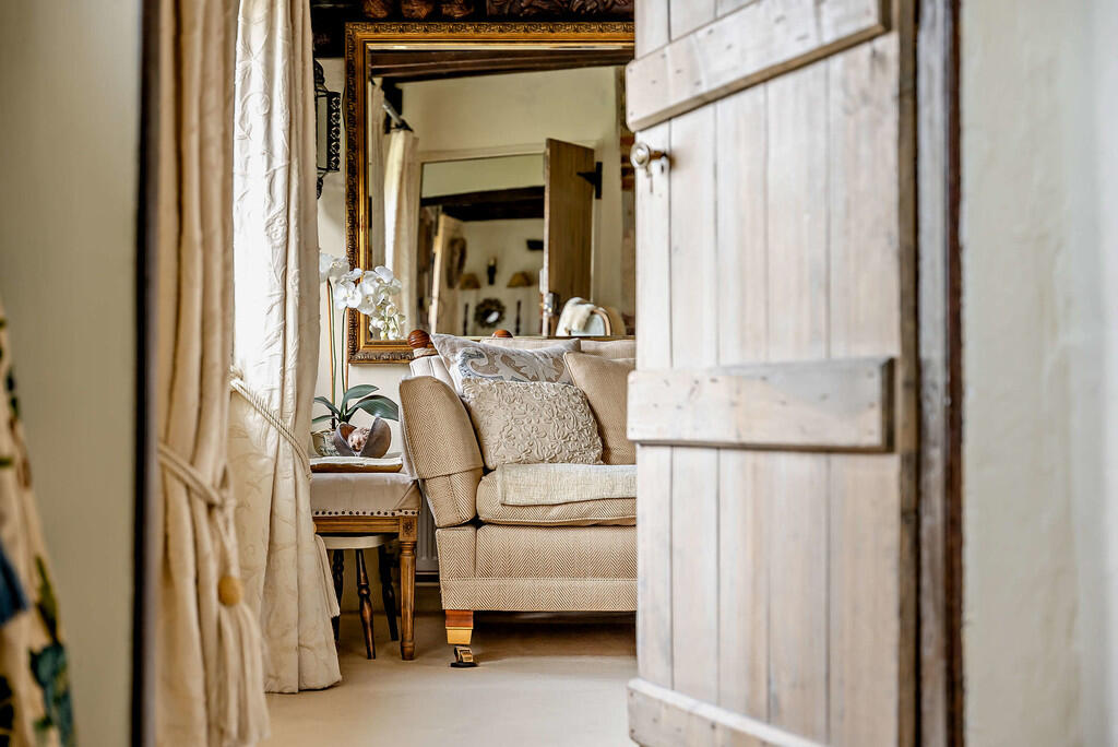 8635540-interior3...