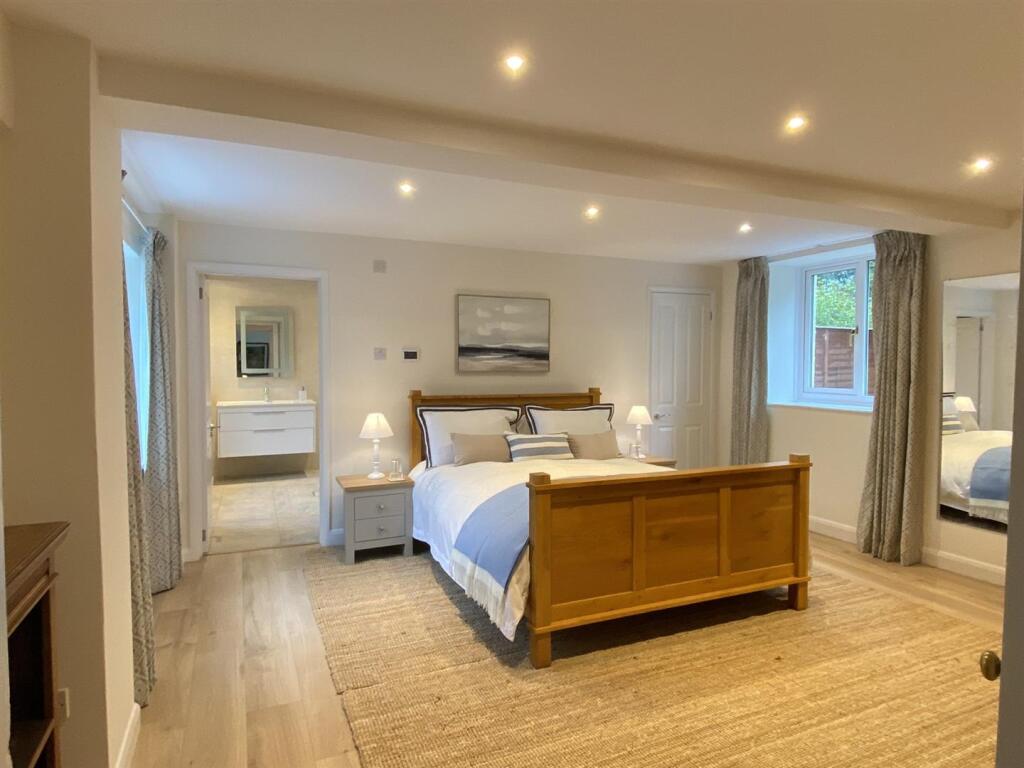 Beech Cottage - bedroom 1.jpg