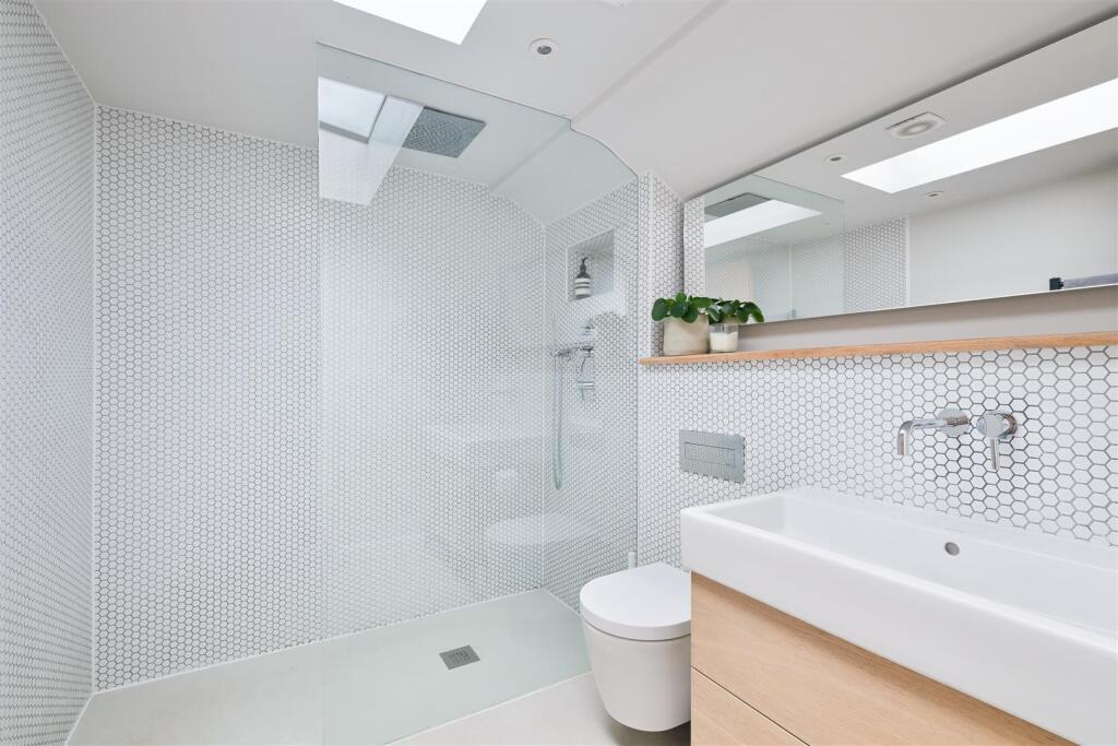 UPPER COURT ROAD,  (19).jpg