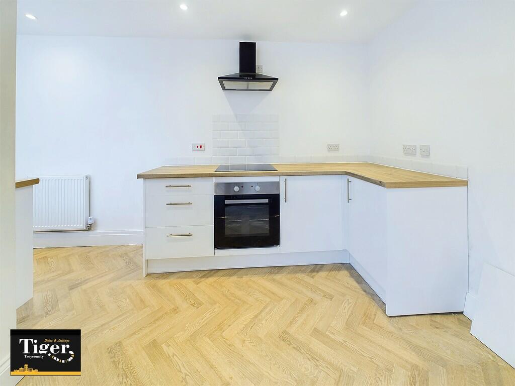 CAM02176G0-PR0353...