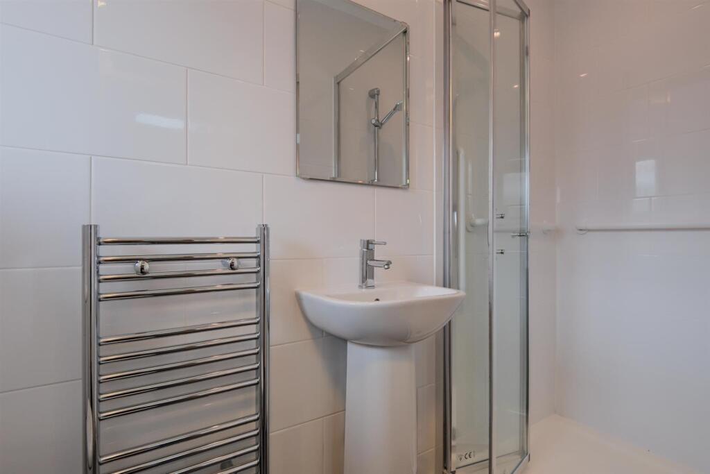 023-4 Gigha Quadrant Wishaw, ML2 0TE.jpg