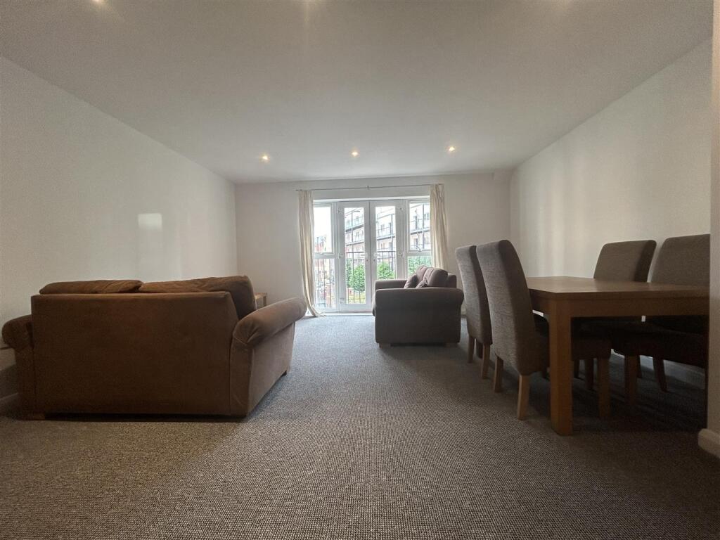 Livingroom (4).jpeg
