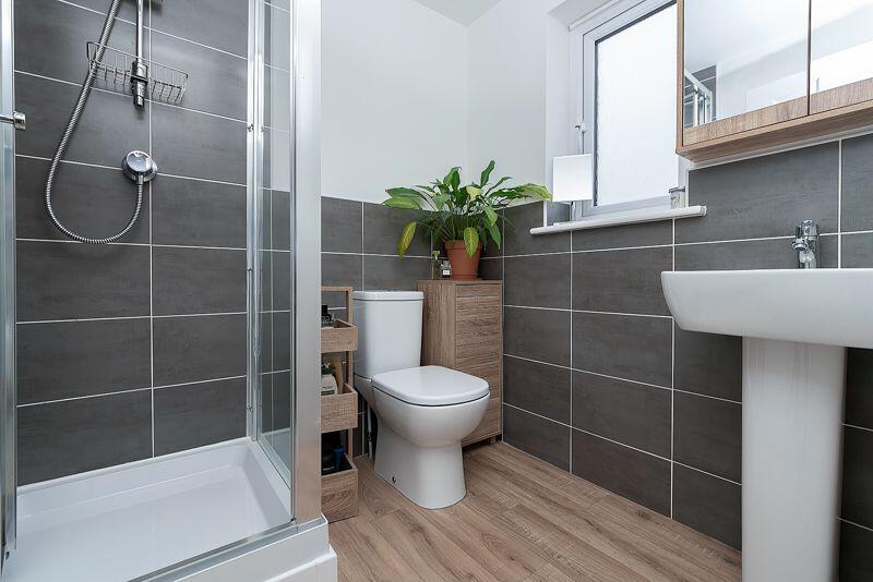 Bedroom One EnSuite Shower