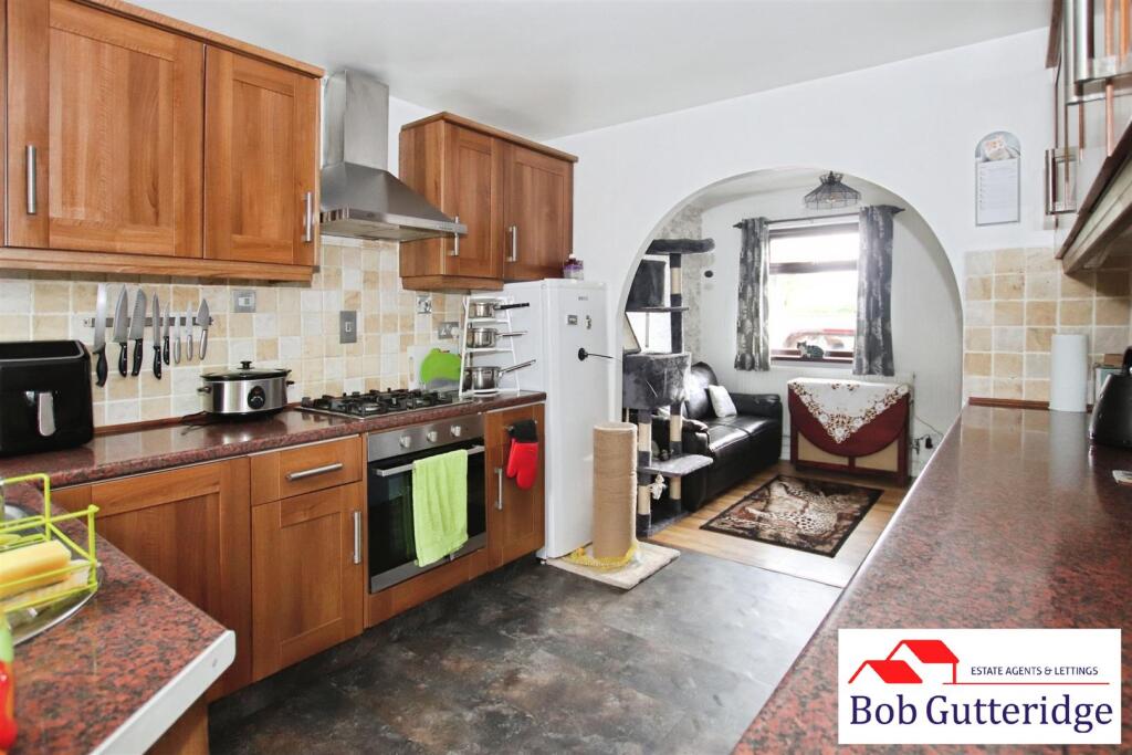 OPEN PLAN FITTED KITCHEN/DINING ROOM