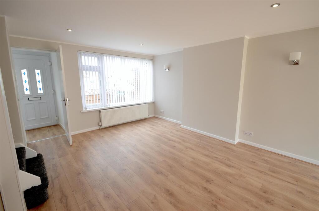 Living Area 1.JPG