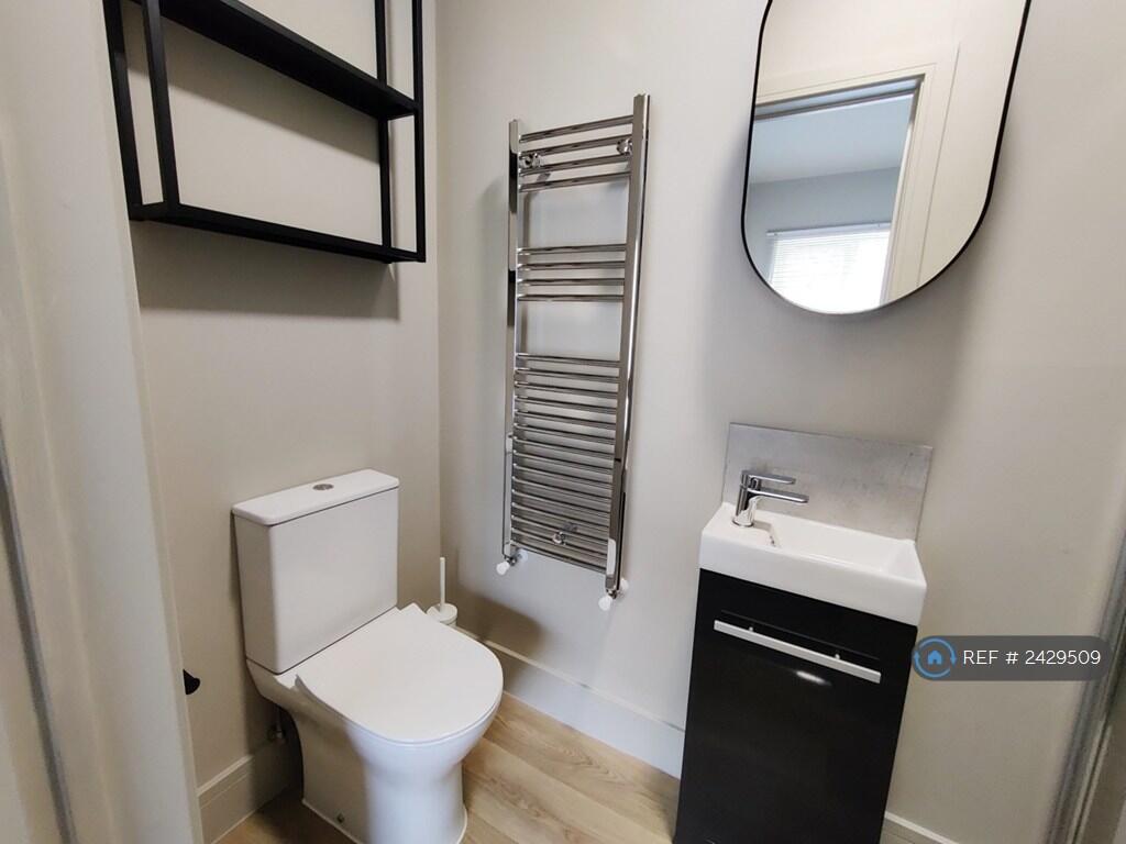 Room 4 - Ensuite + Kitchenette