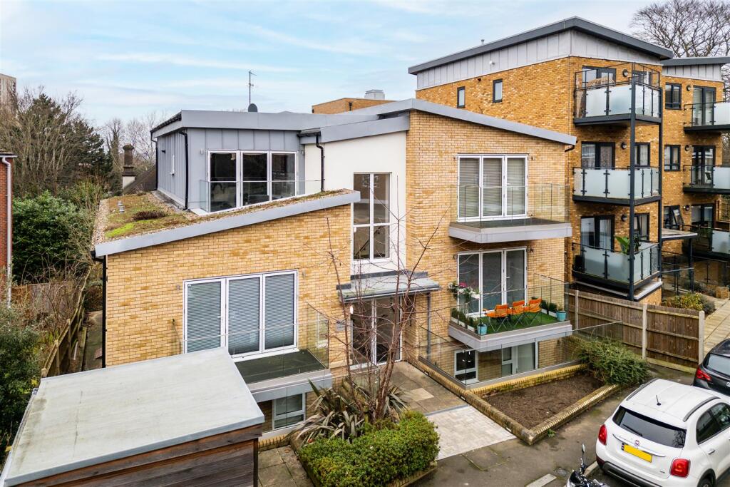 Flat 4 Heronsgate Court-3.jpg