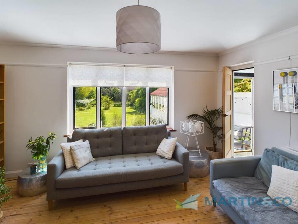 CAM02145G0-PR0016...