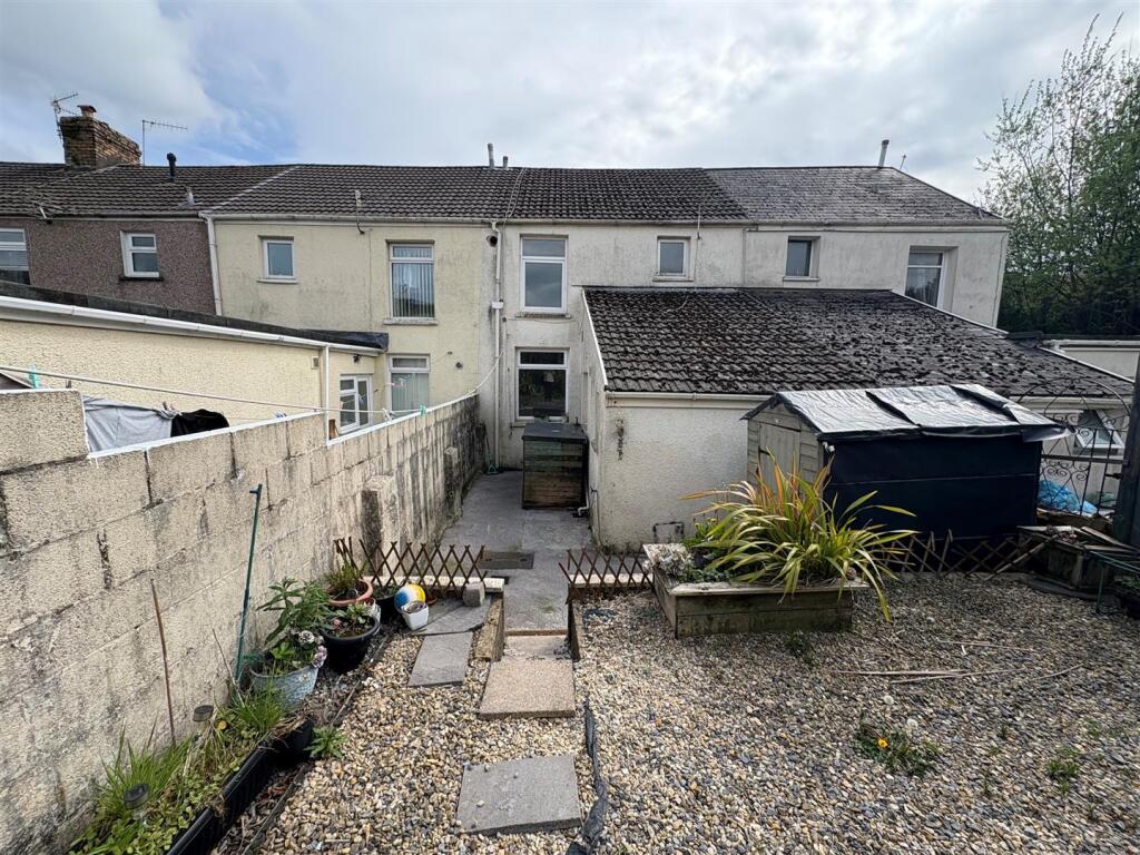 Rear Garden e.jpg