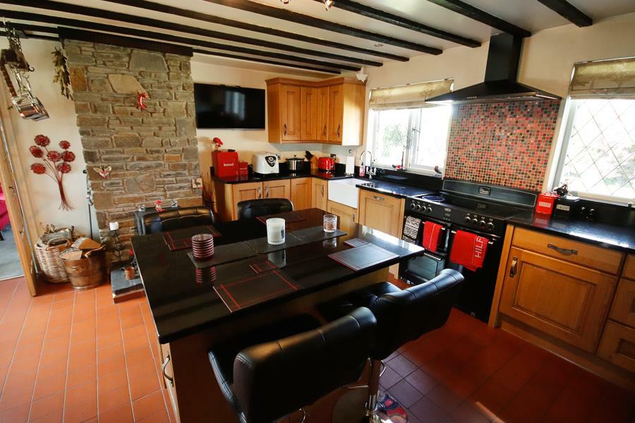 KITCHEN / BREAKFAST ROOM