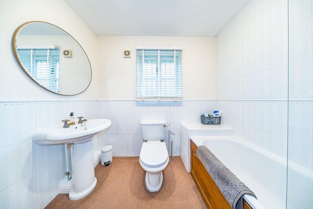 7 Beech Meadows bathroom.jpg