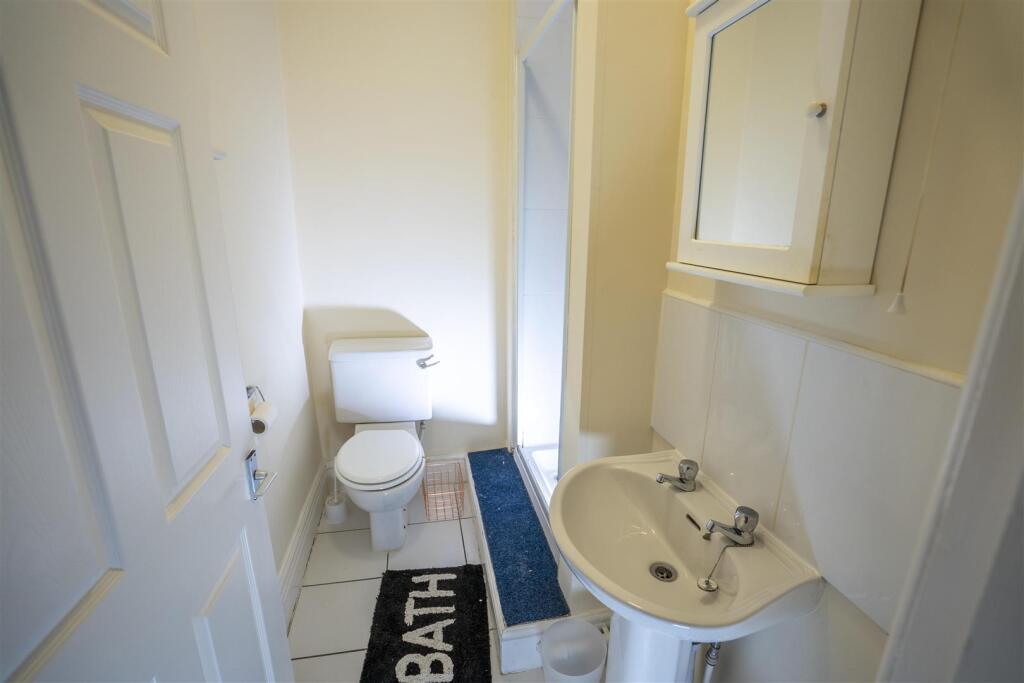 Bathroom3.jpg
