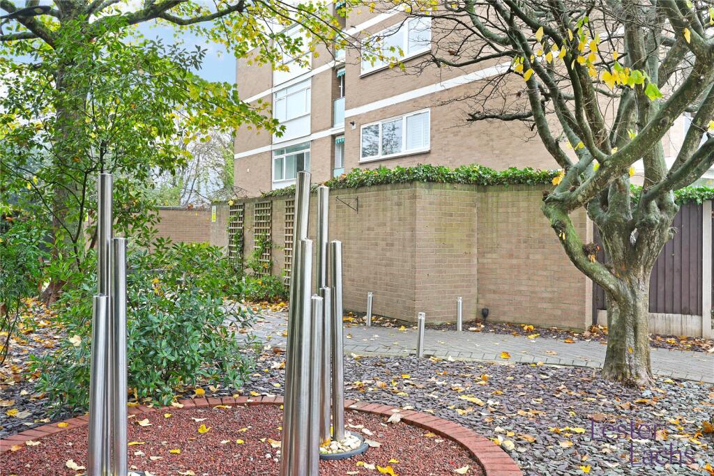 The Bowls, Chigwell, IG7