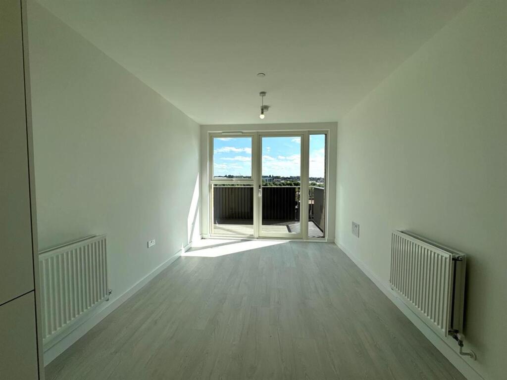 Living room pic 3.jpeg