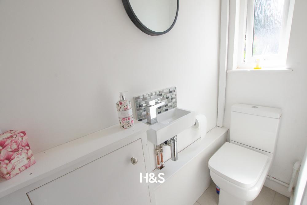 103 cropthorne road - guest wc.jpg