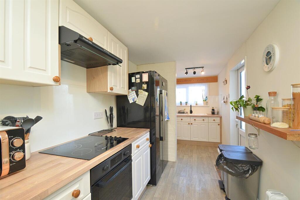 resizedKitchen1.jpg