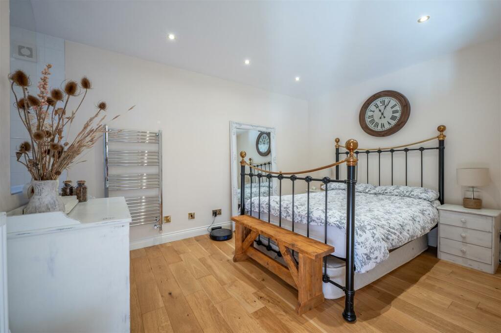 Guest Bedroom (Bedroom Four)