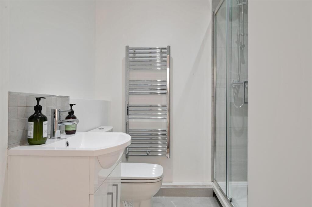 Bellingham Road 1-3, Apt 2.04 Ph6.jpg