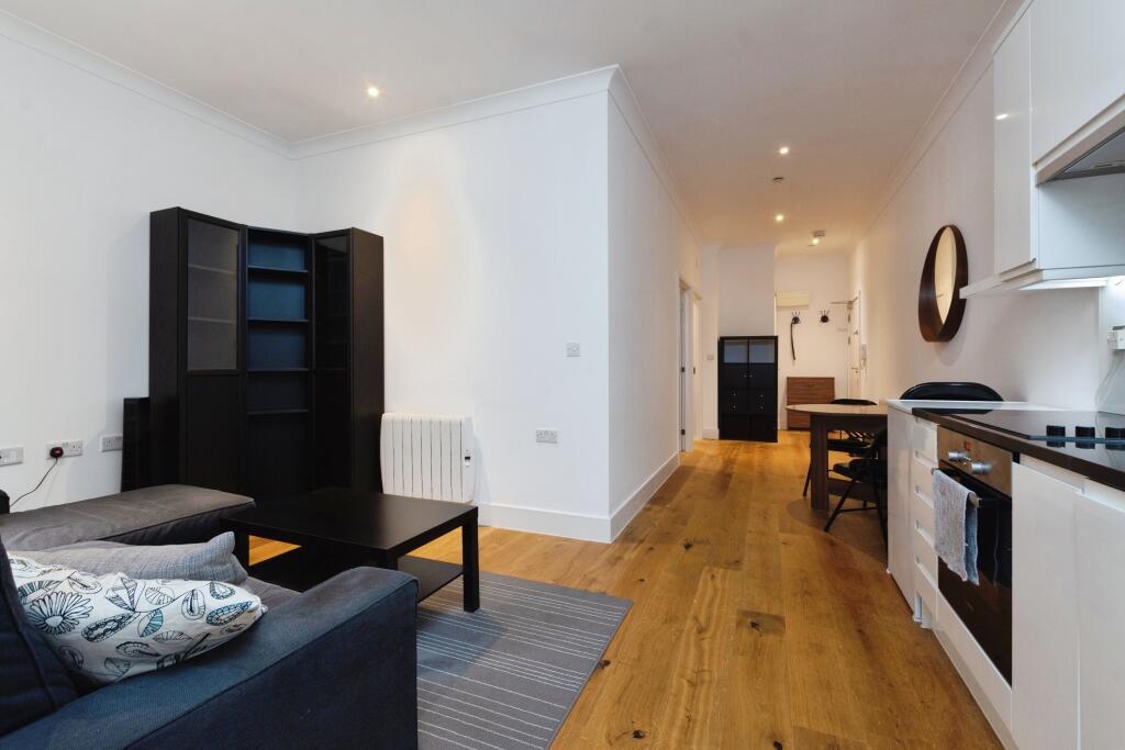 Lounge / Kitchen