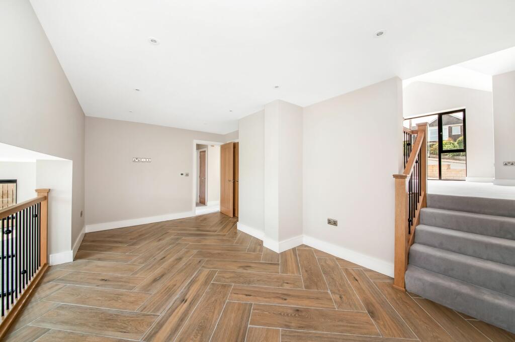 SNUG/FAMILY ROOM