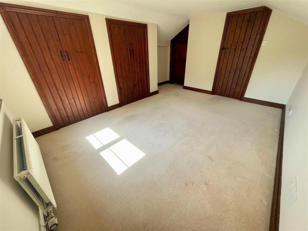 Bedroom 1.jpg