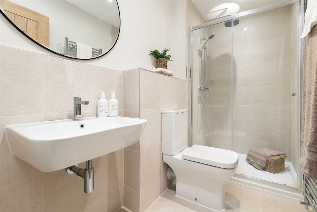 Bed 2 ensuite